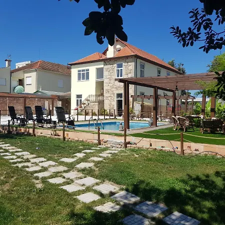 Garden Place Local Guest house *
