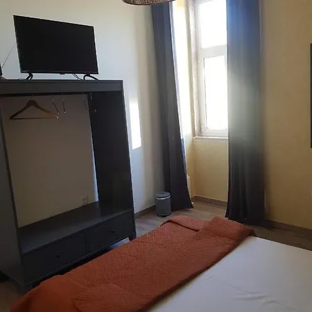 Garden Place Local Πανσιόν *