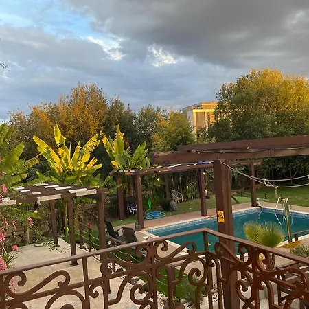 Πανσιόν Garden Place Local