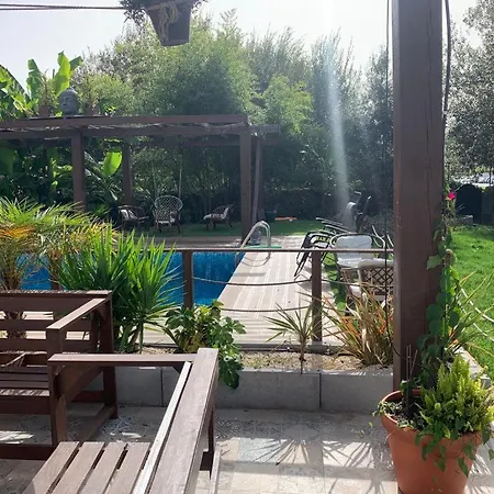 Garden Place Local Πανσιόν *