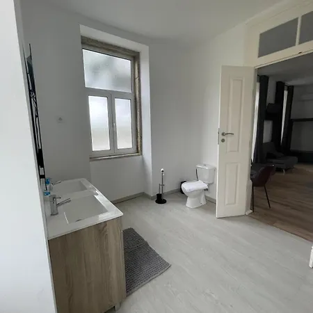 Garden Place Local Гостевой дом Визеу